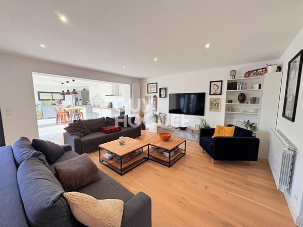 EXCLUSIVITE Chez Guy Hoquet Très belle maison entièrement rénovée, véritable coup de coeur !