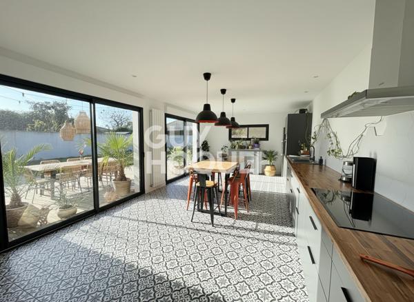 EXCLUSIVITE Chez Guy Hoquet Très belle maison entièrement rénovée, véritable coup de coeur !