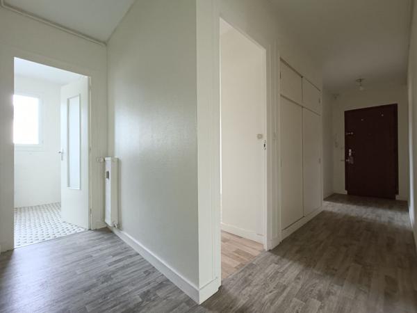 Appartement Tours  avec balcon et parking