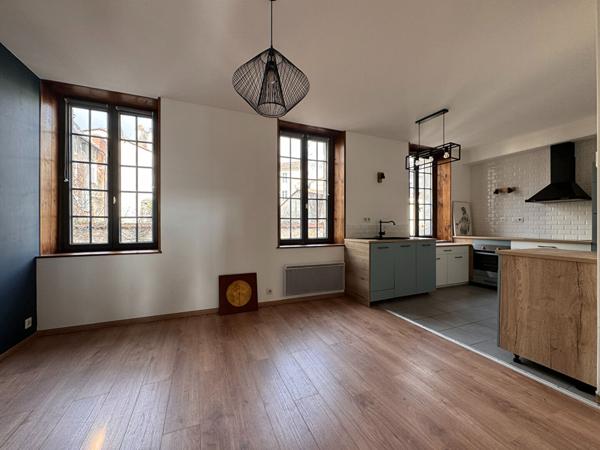 A VENDRE- APPARTEMENT DE TYPE 3 DANS LE CENTRE HISTORIQUE DE PERIGUEUX