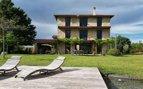 Maison à vendre    6 pièces •  Saint-Donat-sur-l'Herbasse