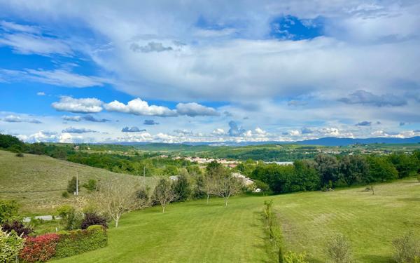 Maison à vendre    6 pièces •  Saint-Donat-sur-l'Herbasse