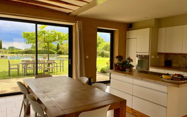 Maison à vendre    6 pièces •  Saint-Donat-sur-l'Herbasse