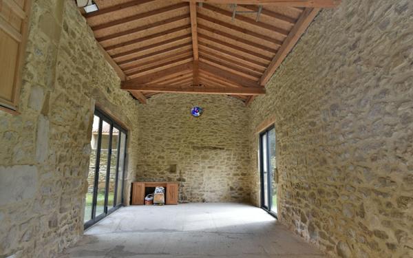 Maison à vendre    6 pièces •  Saint-Donat-sur-l'Herbasse