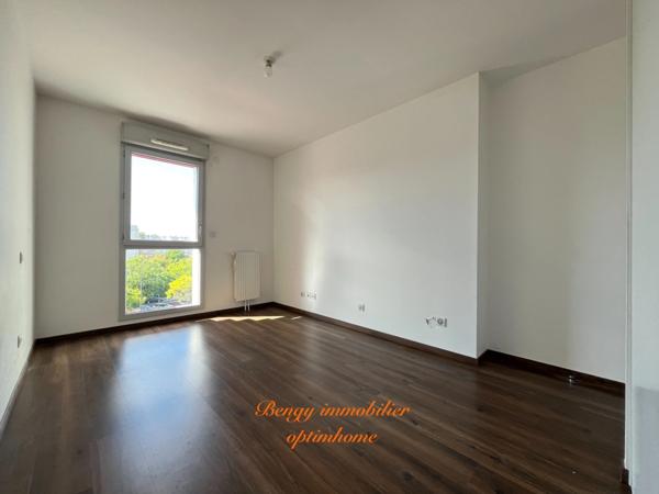 Appartement avec balcon et vue dégagée