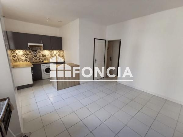 Location Appartement 3 pièces 47.82 m² - 34/36 RUE DE LA REPUBLIQUE - Nimes 30000