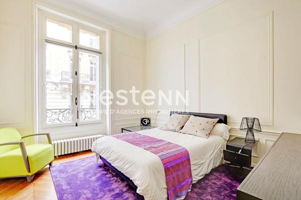 EXCLUSIVITÉ - Parc Monceau - Appartement 4 pièces de 133.18 m2 - Ascenseur - Cave - Gardien - Immeuble de Grand Standing