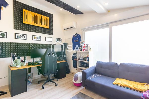 Maison en pierre rénovée avec piscine