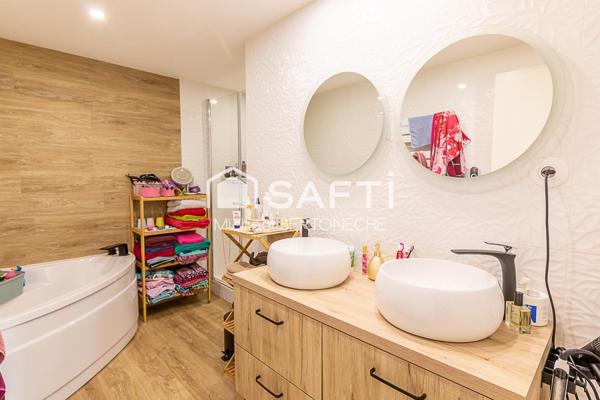 Maison en pierre rénovée avec piscine