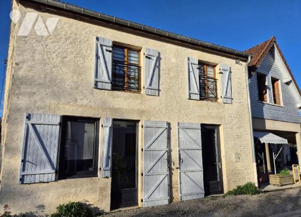 Ensemble immobilier comprenant un commerce multiservices en rez-de-chaussée, un vaste apparteme...