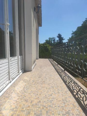 Maison familiale 150m2 - Lumineuse avec double garage, Saint-Martin-Le-Beau proche gare TGV commerce transport en commun école