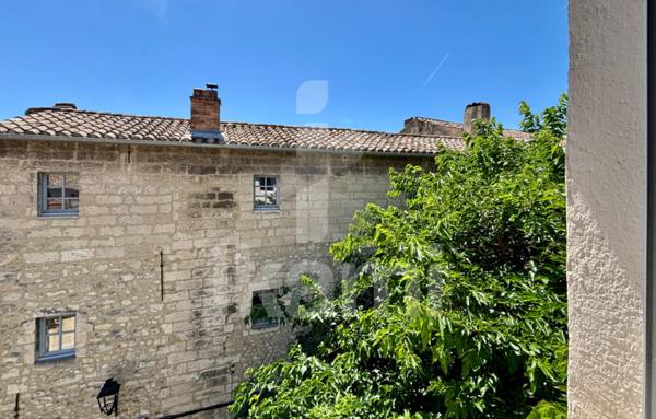 Bel appartement T2 traversant - vue sur les toits d’Avignon