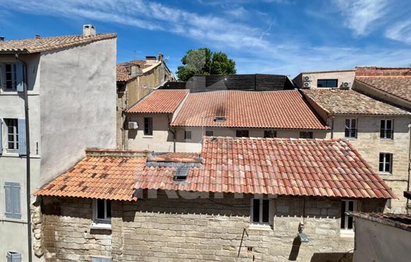 Bel appartement T2 traversant - vue sur les toits d’Avignon
