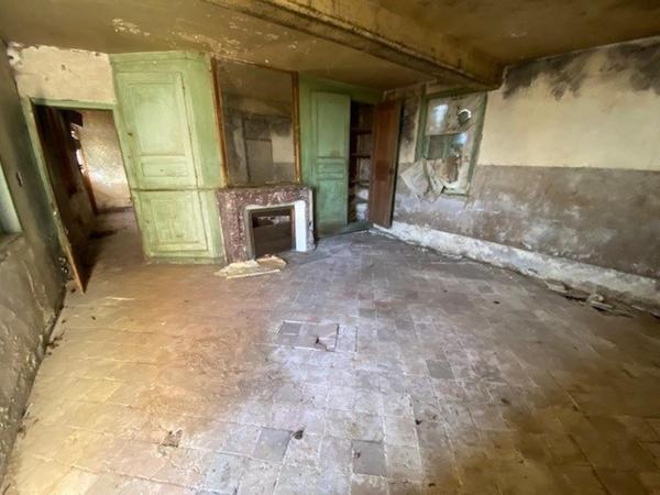 Ancien corps de ferme au charme authentique à réinventer