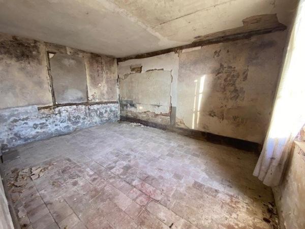 Ancien corps de ferme au charme authentique à réinventer