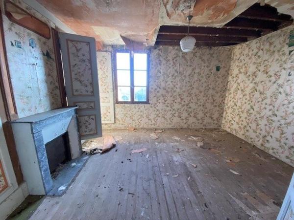 Ancien corps de ferme au charme authentique à réinventer