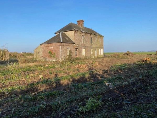 Ancien corps de ferme au charme authentique à réinventer