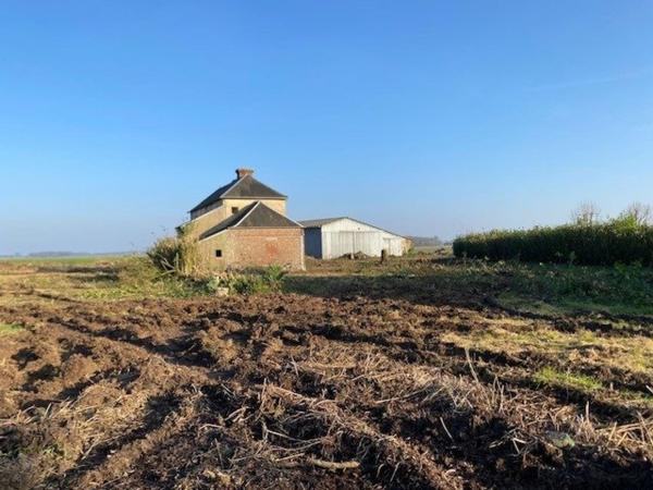Ancien corps de ferme au charme authentique à réinventer