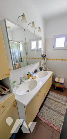 VILLA DE TYPE 6 EN R+1 AVEC STUDIO INDEPENDANT AU RDC