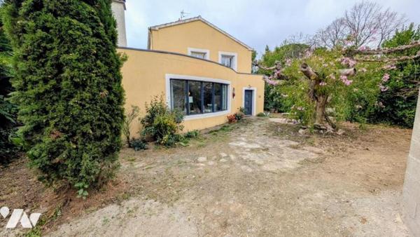 VILLA DE TYPE 6 EN R+1 AVEC STUDIO INDEPENDANT AU RDC