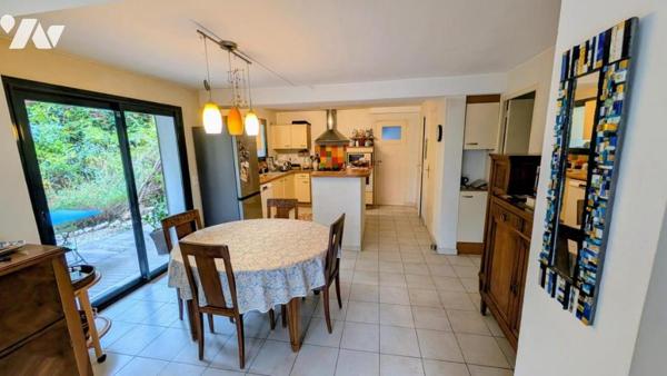 VILLA DE TYPE 6 EN R+1 AVEC STUDIO INDEPENDANT AU RDC