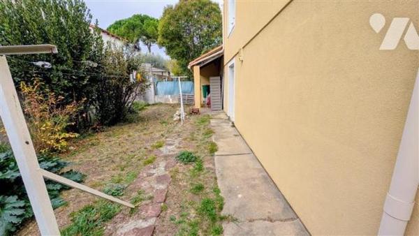 VILLA DE TYPE 6 EN R+1 AVEC STUDIO INDEPENDANT AU RDC