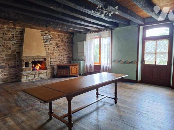 A Vendre, à LA CROIXILLE (53380), en Mayenne. Une maison d'habitation, comprenant : 
- au rez ...