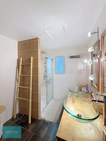 Maison de 157 m² à Saint Maximin La Sainte Baume, 4 chambres, piscine et terrasse sur 1816 m² de terrain.
