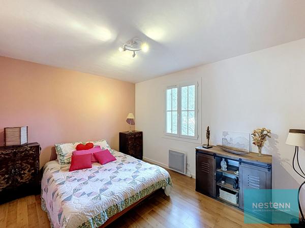 Maison de 157 m² à Saint Maximin La Sainte Baume, 4 chambres, piscine et terrasse sur 1816 m² de terrain.