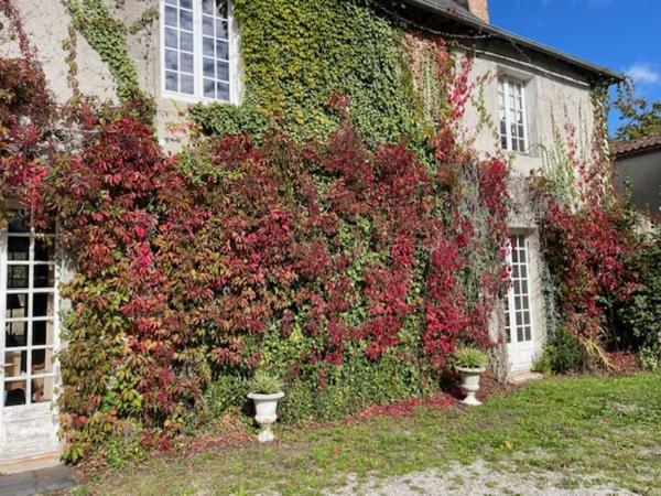 A VENDRE Propriété NANTES SUD avec Dépendances sur environ 2 hA 2