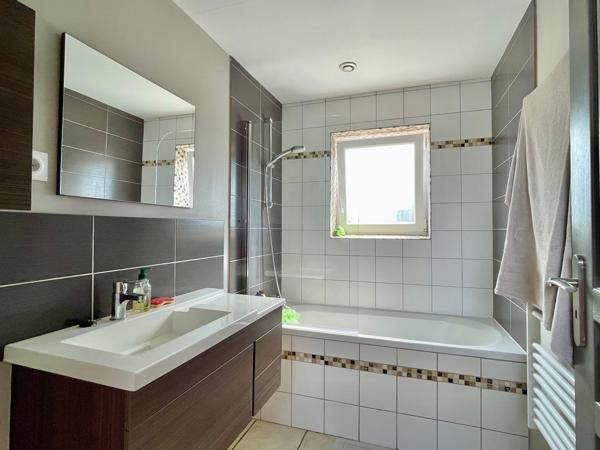 Pléguien (22290) Maison, garage et jardin.