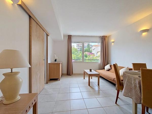 Vente                                                      Appartement
                        
                     3 pièces                      45 m2                     à Cannes