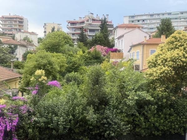 Vente                                                      Appartement
                        
                     3 pièces                      45 m2                     à Cannes