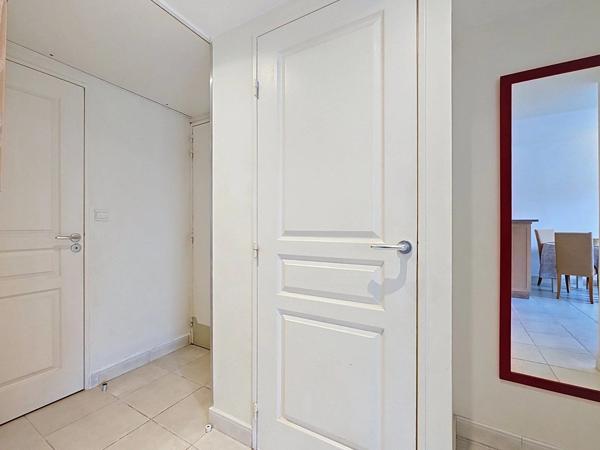 Vente                                                      Appartement
                        
                     3 pièces                      45 m2                     à Cannes
