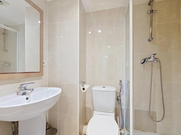 Vente                                                      Appartement
                        
                     3 pièces                      45 m2                     à Cannes