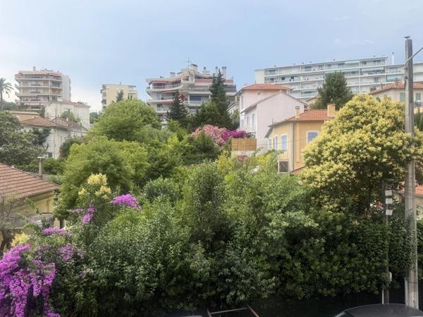 Vente                                                      Appartement
                        
                     3 pièces                      45 m2                     à Cannes