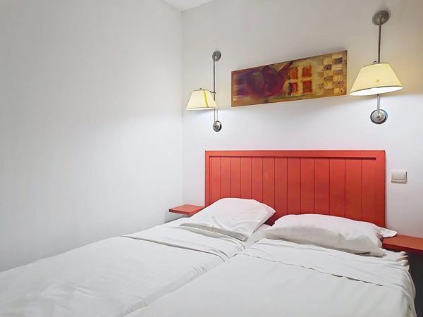 Vente                                                      Appartement
                        
                     3 pièces                      45 m2                     à Cannes