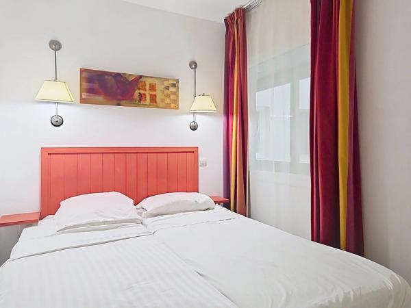 Vente                                                      Appartement
                        
                     3 pièces                      45 m2                     à Cannes