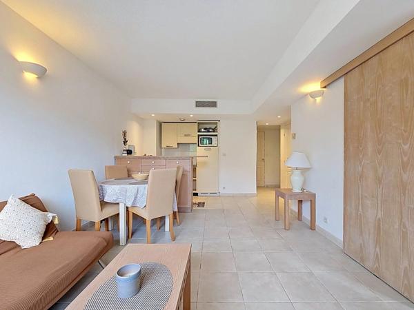 Vente                                                      Appartement
                        
                     3 pièces                      45 m2                     à Cannes