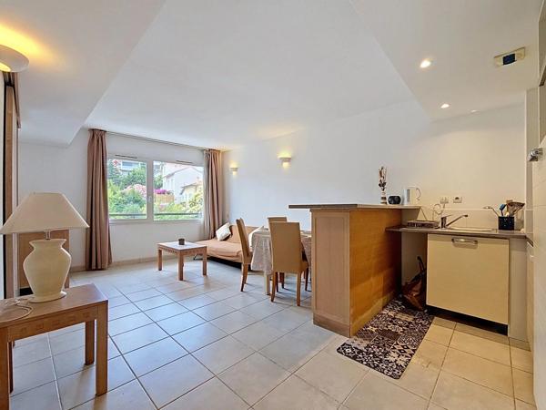 Vente                                                      Appartement
                        
                     3 pièces                      45 m2                     à Cannes