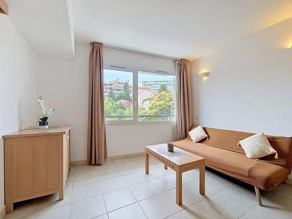Vente                                                      Appartement
                        
                     3 pièces                      45 m2                     à Cannes
