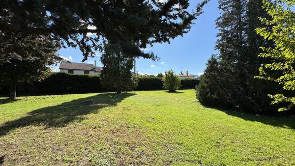 Saint-Just-Saint-Rambert (42170) Lot de terrain constructible surface 540m2 hyper bien situé à Saint-Rambert