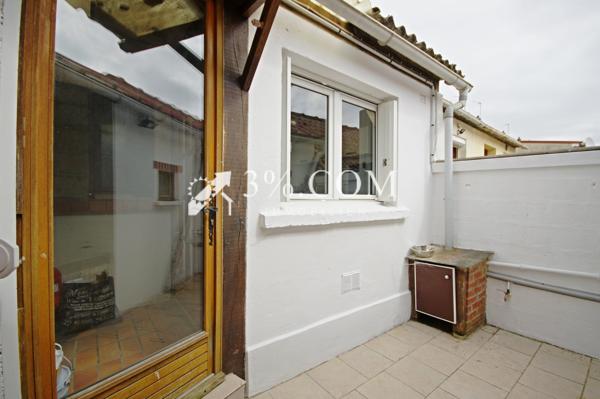 Maison
                                                                                                                                                                                                                                                                                                                        3 pièce(s)                                                                                                                                                                                                          2 chambre(s)                                                                                                                                                                                                          63  m²