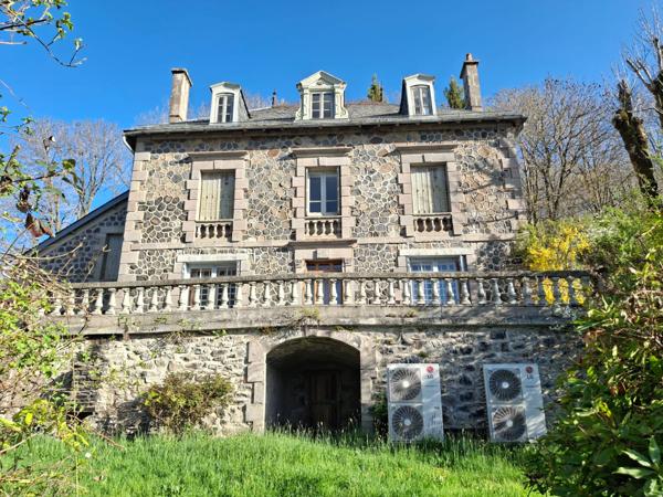 Vèze (15160) Grande Maison de Caractère au cœur des volcans d'Auvergne