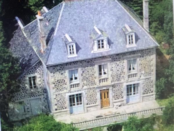 Vèze (15160) Grande Maison de Caractère au cœur des volcans d'Auvergne
