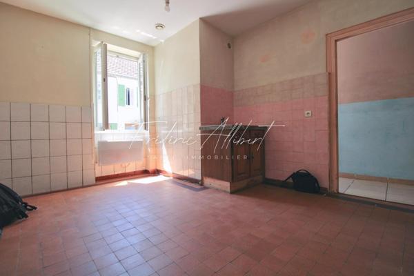 Maison de ville en plein coeur de Sennecey-le-grand.