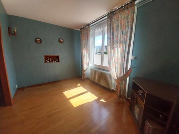 Aussillon quartier des Auques, maison jardin garage