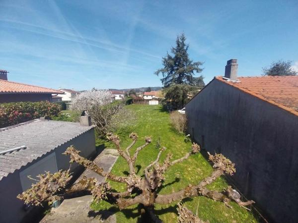 Aussillon quartier des Auques, maison jardin garage