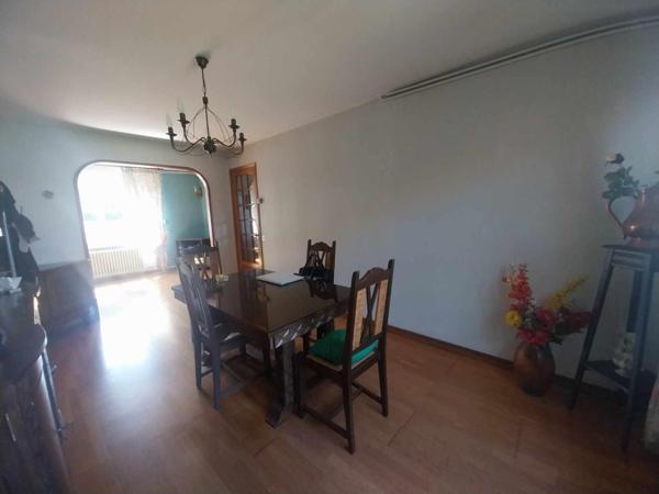 Aussillon quartier des Auques, maison jardin garage