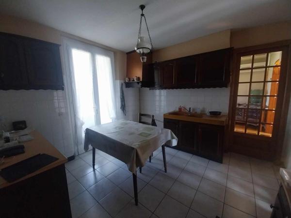 Aussillon quartier des Auques, maison jardin garage